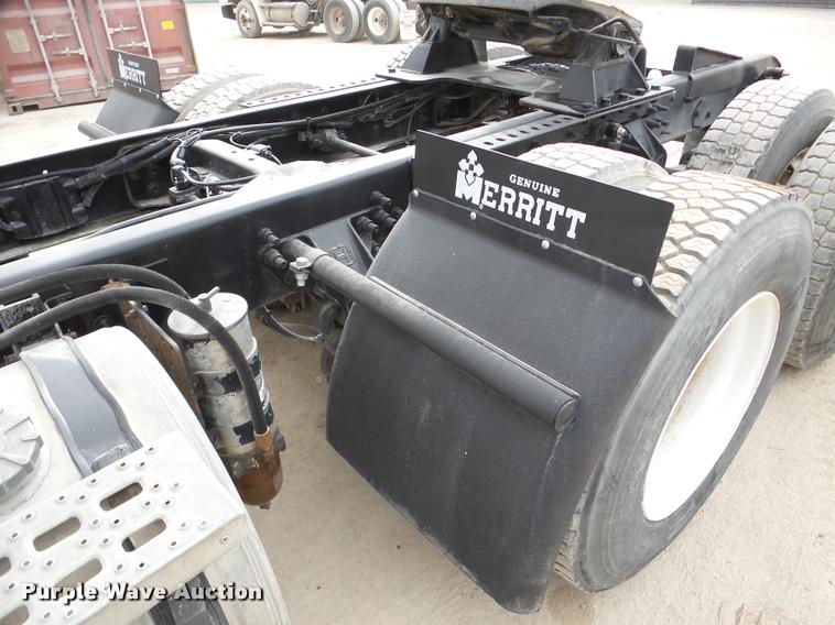 image for item DA7392 1998 Ford AT9513 Aeromax 113 semi truck