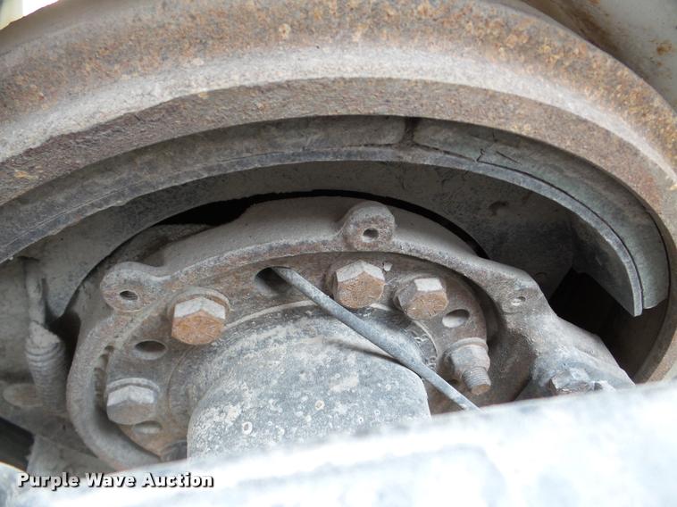 image for item DA7392 1998 Ford AT9513 Aeromax 113 semi truck