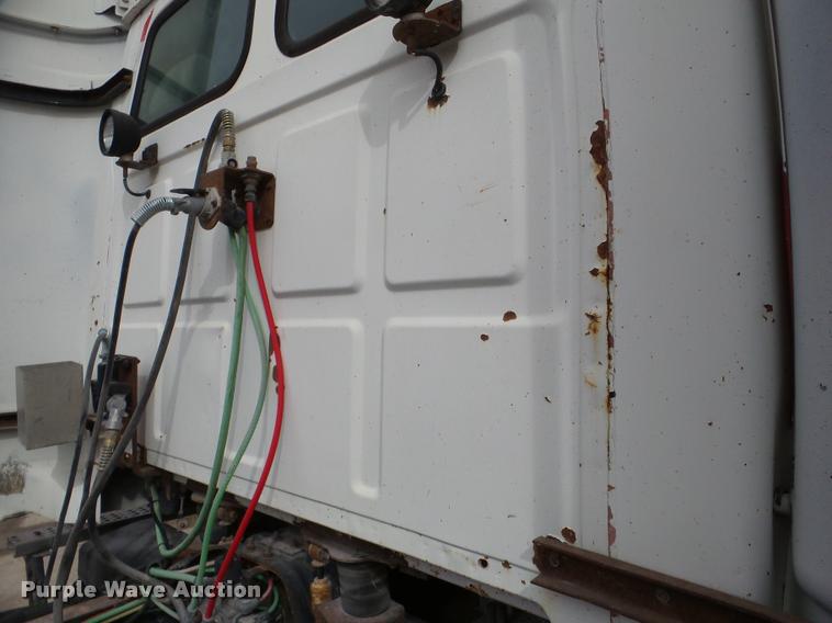 image for item DA7392 1998 Ford AT9513 Aeromax 113 semi truck