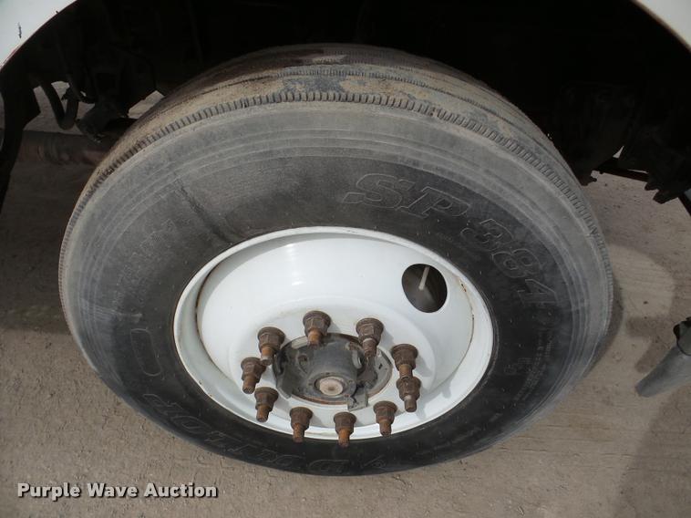 image for item DA7392 1998 Ford AT9513 Aeromax 113 semi truck