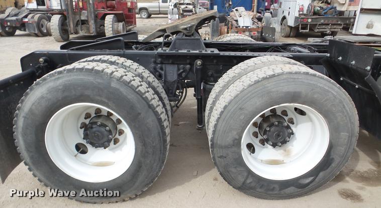 image for item DA7392 1998 Ford AT9513 Aeromax 113 semi truck