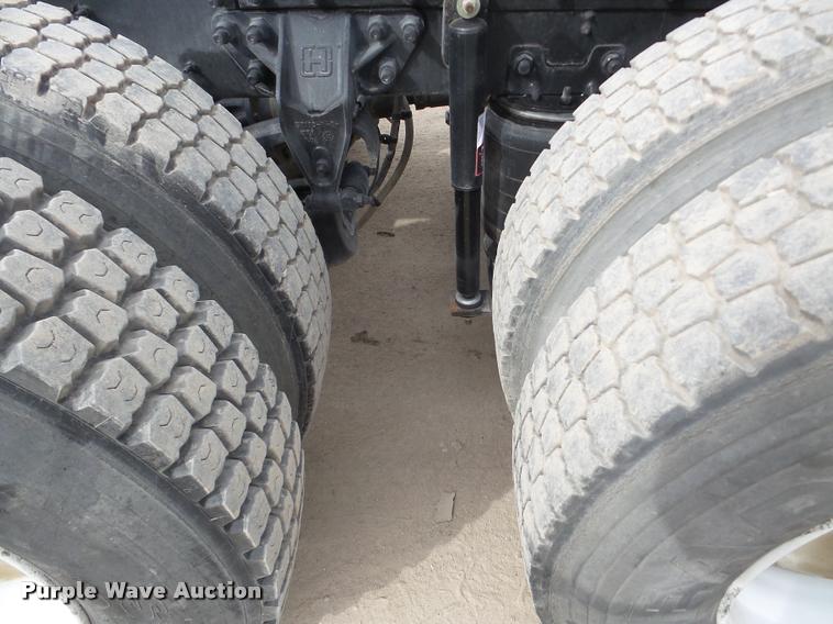 image for item DA7392 1998 Ford AT9513 Aeromax 113 semi truck