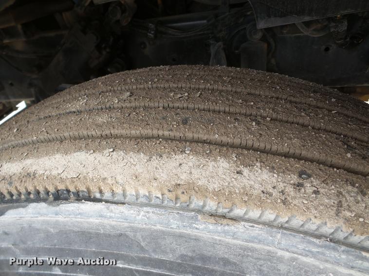 image for item DA7392 1998 Ford AT9513 Aeromax 113 semi truck