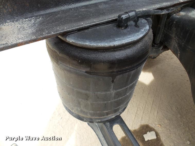 image for item DA7393 2000 Volvo VNL semi truck