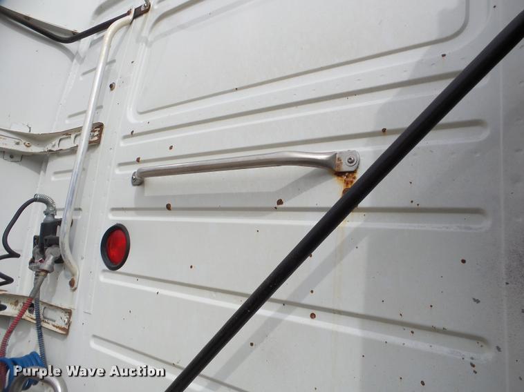 image for item DA7393 2000 Volvo VNL semi truck