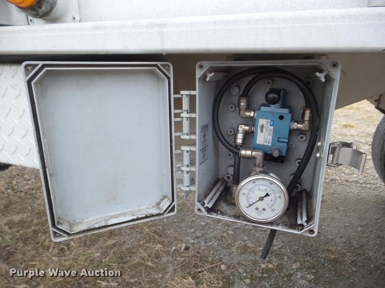 image for item DA7729 2008 Cornhusker double hopper grain trailer