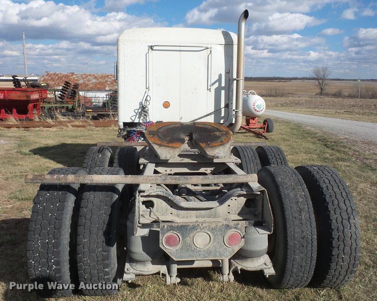 image for item DB0676 1990 Mack CH613 semi truck