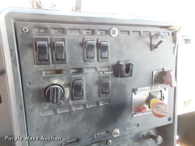 image for item DB0676 1990 Mack CH613 semi truck