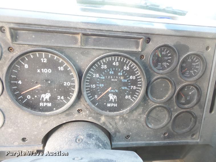 image for item DB0676 1990 Mack CH613 semi truck