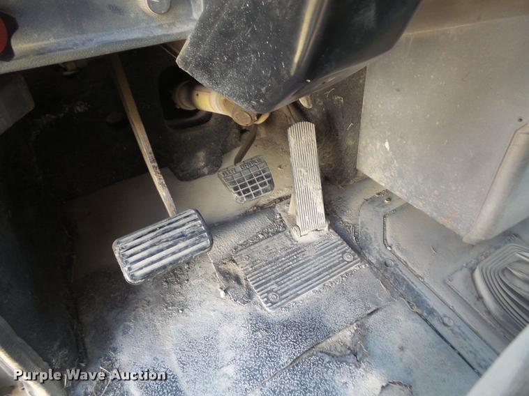 image for item DB0676 1990 Mack CH613 semi truck