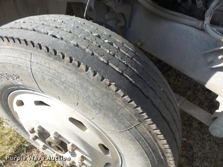 image for item DB0676 1990 Mack CH613 semi truck