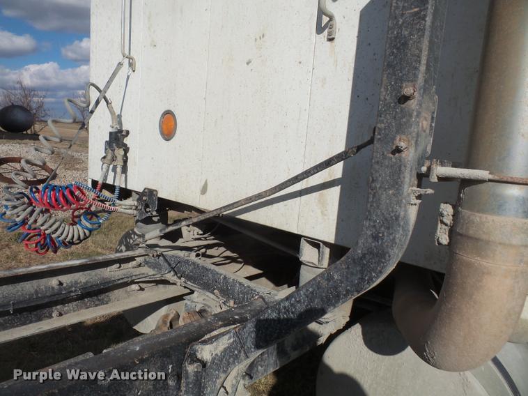 image for item DB0676 1990 Mack CH613 semi truck