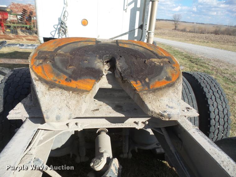 image for item DB0676 1990 Mack CH613 semi truck