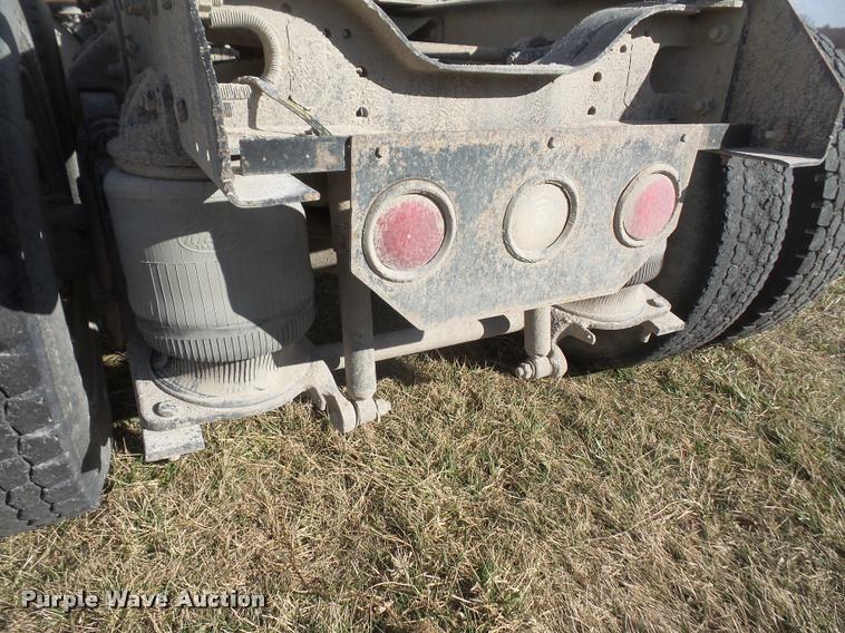 image for item DB0676 1990 Mack CH613 semi truck