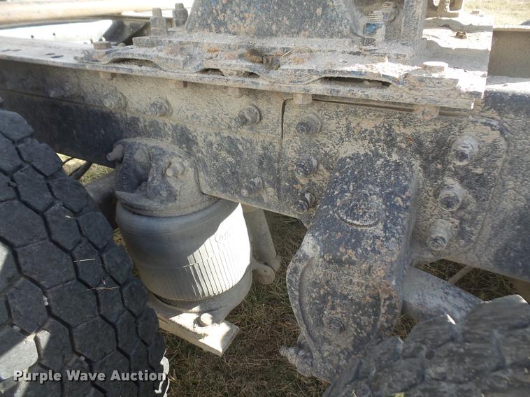 image for item DB0676 1990 Mack CH613 semi truck