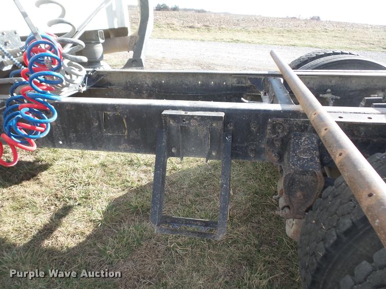 image for item DB0676 1990 Mack CH613 semi truck