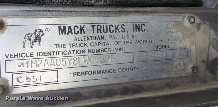 image for item DB0676 1990 Mack CH613 semi truck