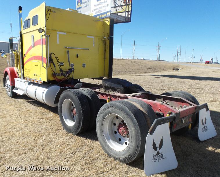 image for item DB1894 1999 International 9900 semi truck