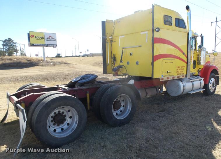 image for item DB1894 1999 International 9900 semi truck