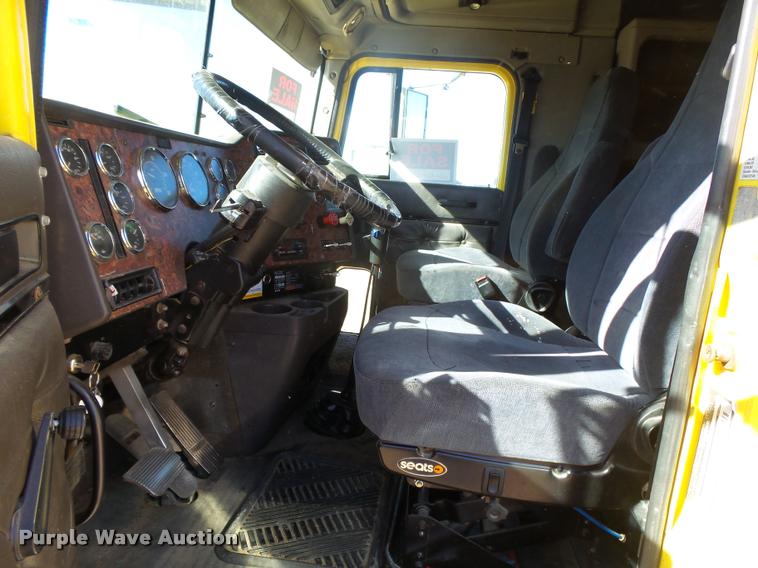 image for item DB1894 1999 International 9900 semi truck