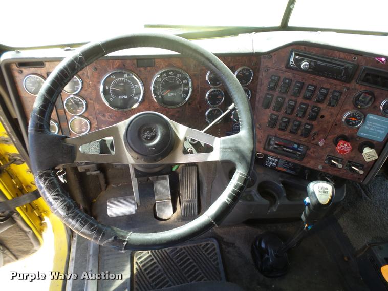 image for item DB1894 1999 International 9900 semi truck