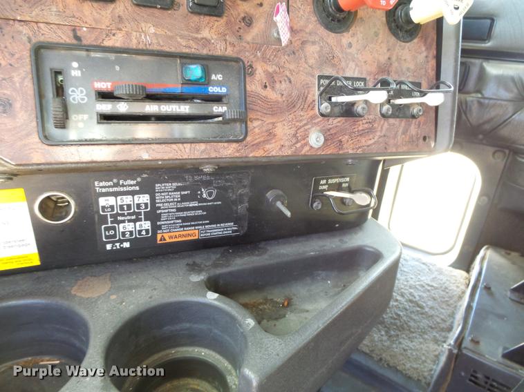 image for item DB1894 1999 International 9900 semi truck