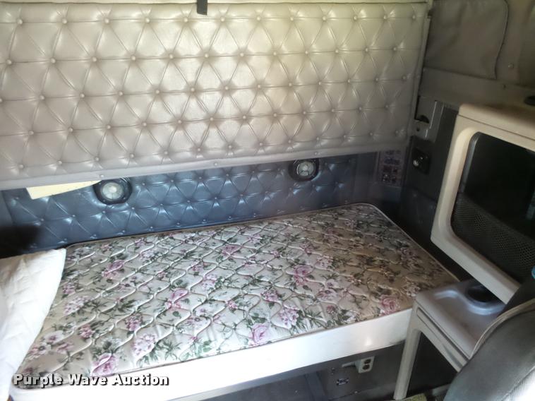 image for item DB1894 1999 International 9900 semi truck