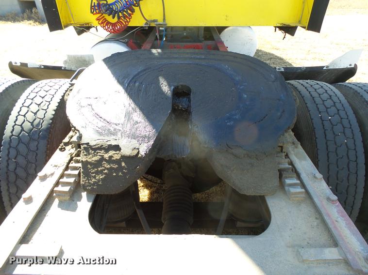 image for item DB1894 1999 International 9900 semi truck