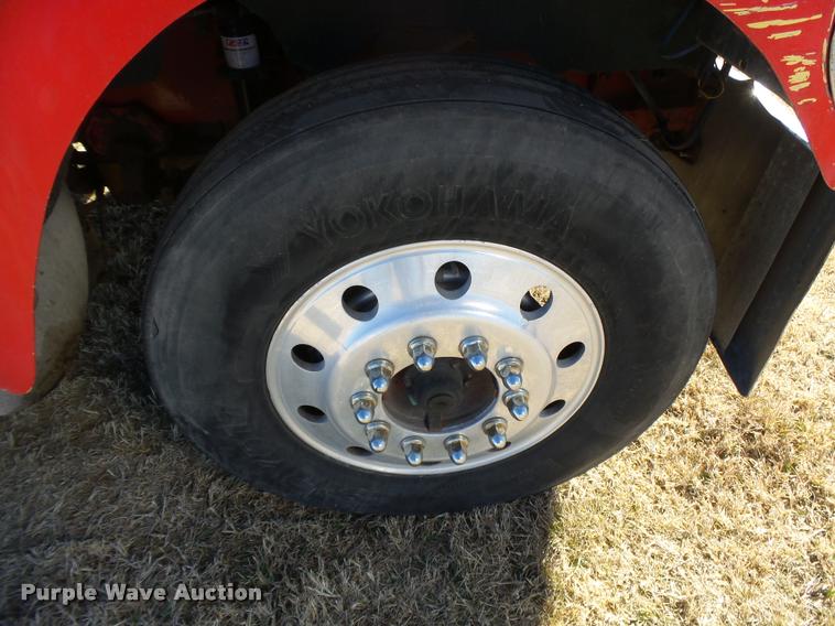 image for item DB1894 1999 International 9900 semi truck