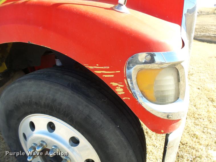 image for item DB1894 1999 International 9900 semi truck