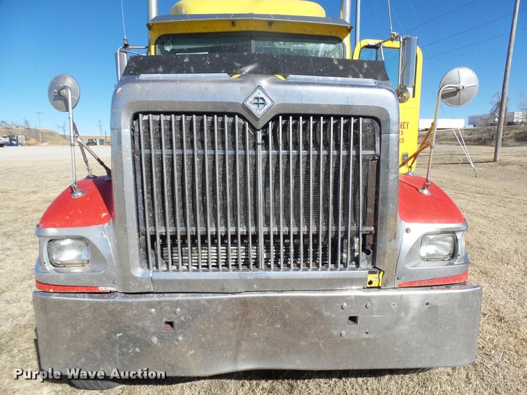 image for item DB1894 1999 International 9900 semi truck