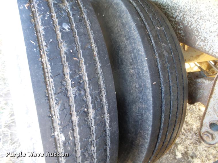 image for item DB1919 2013 shop built live bottom trailer