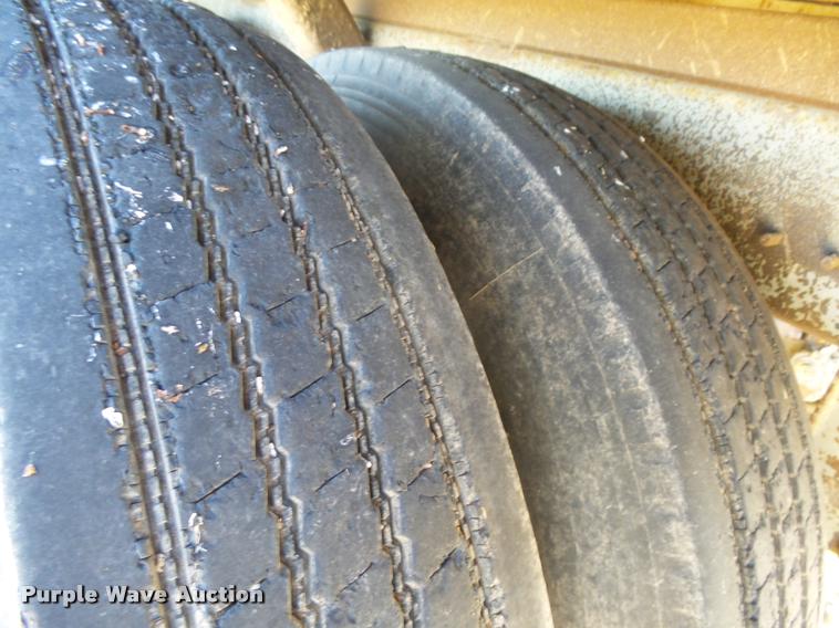 image for item DB1919 2013 shop built live bottom trailer