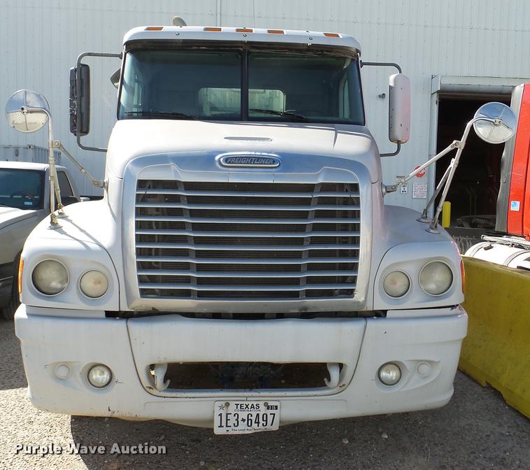 image for item DB2405 2005 Freightliner Century Class ST120 semi truck
