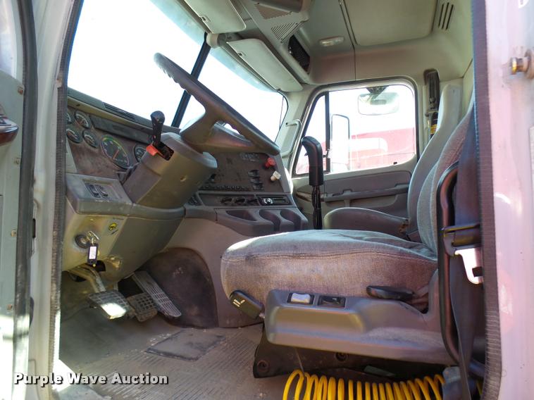 image for item DB2405 2005 Freightliner Century Class ST120 semi truck
