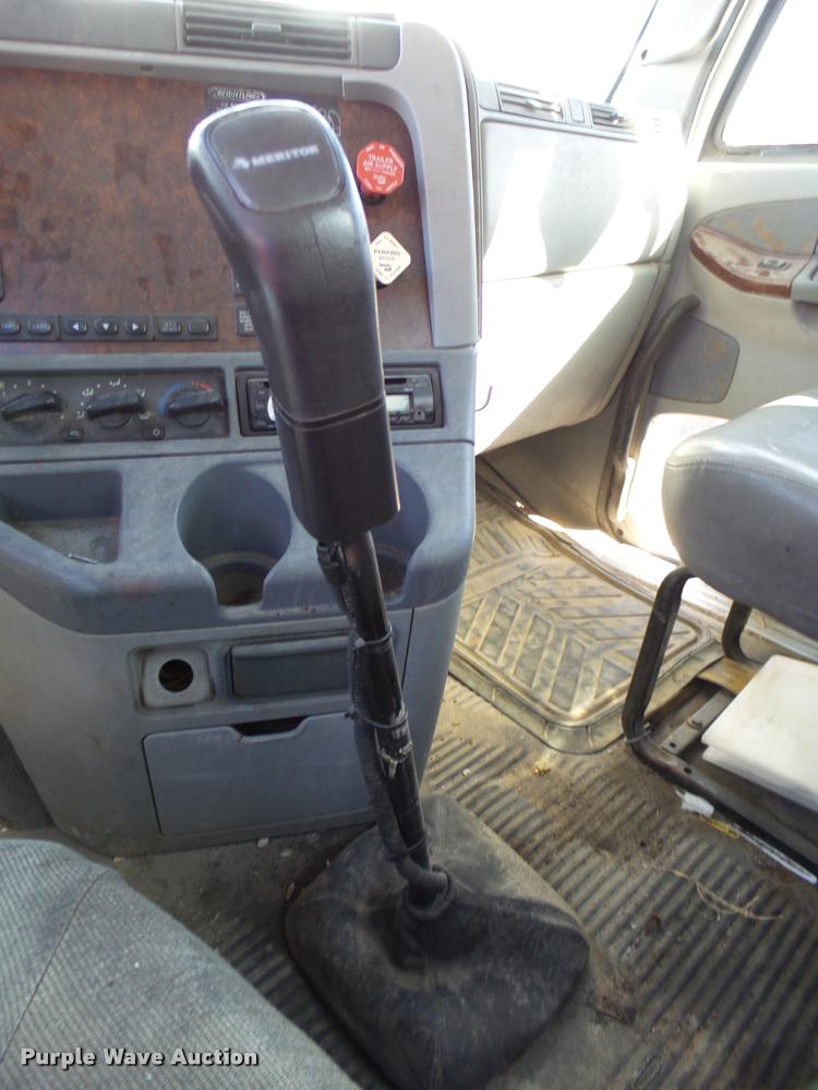 image for item DB2405 2005 Freightliner Century Class ST120 semi truck