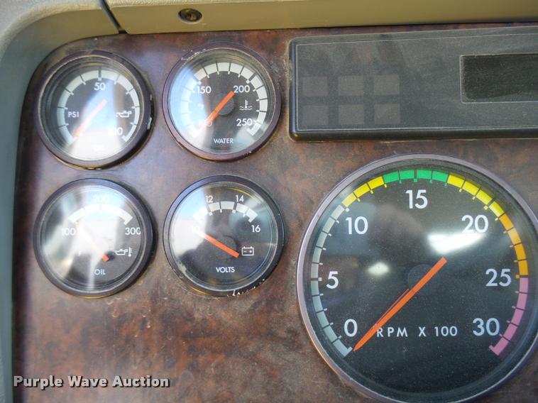 image for item DB2405 2005 Freightliner Century Class ST120 semi truck