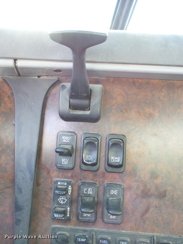 image for item DB2405 2005 Freightliner Century Class ST120 semi truck