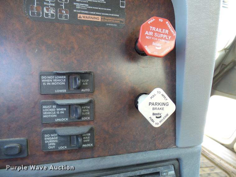 image for item DB2405 2005 Freightliner Century Class ST120 semi truck