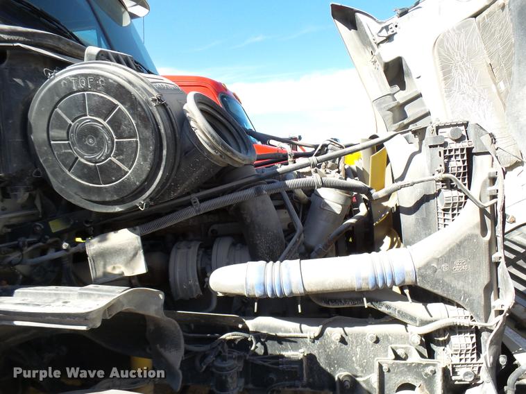 image for item DB2405 2005 Freightliner Century Class ST120 semi truck