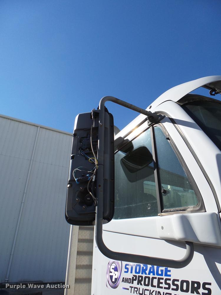 image for item DB2405 2005 Freightliner Century Class ST120 semi truck