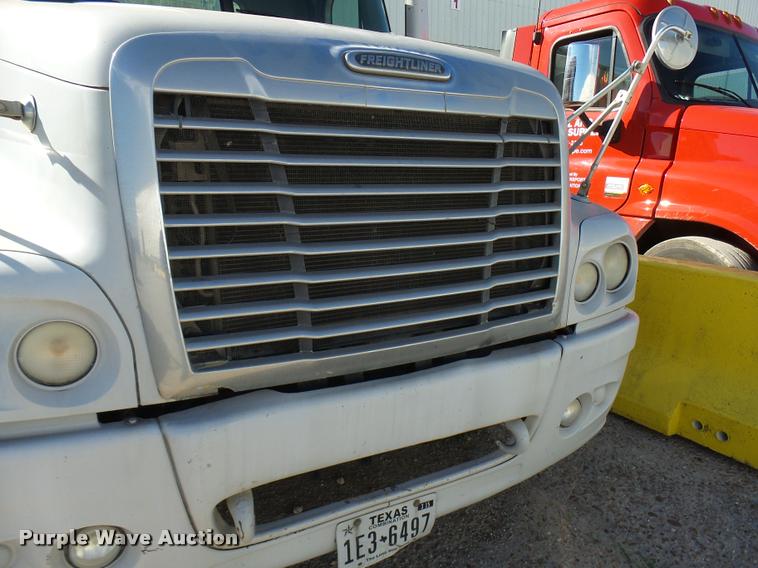 image for item DB2405 2005 Freightliner Century Class ST120 semi truck