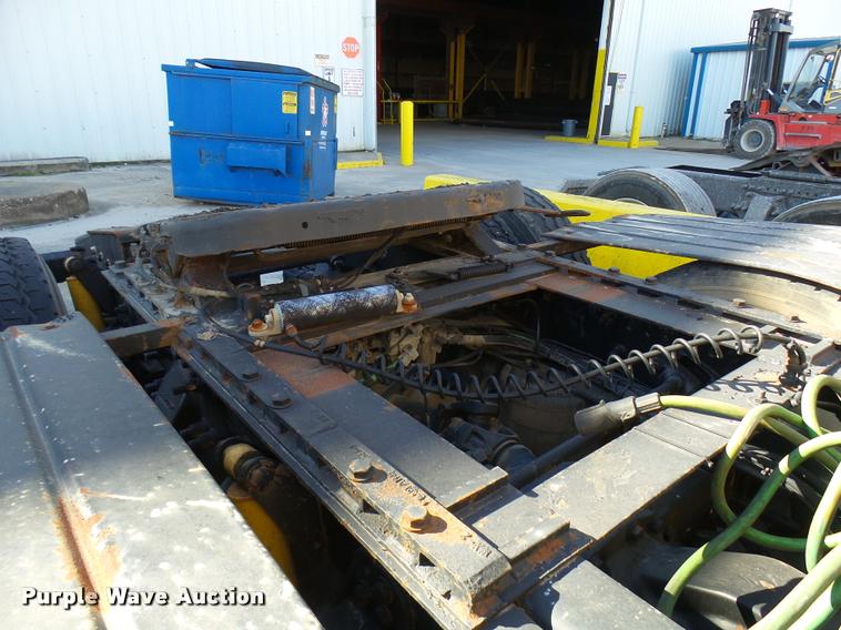 image for item DB2405 2005 Freightliner Century Class ST120 semi truck