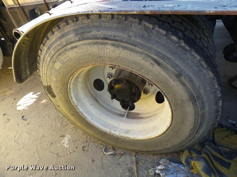 image for item DB2405 2005 Freightliner Century Class ST120 semi truck