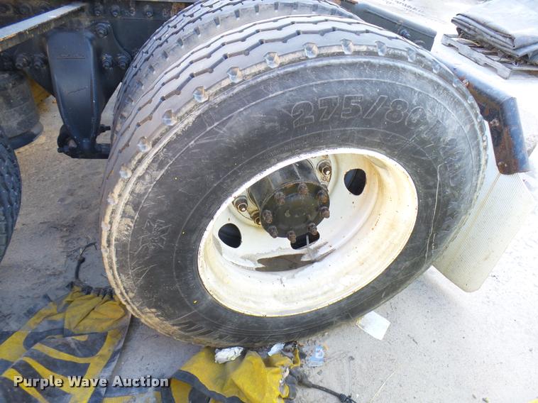 image for item DB2405 2005 Freightliner Century Class ST120 semi truck