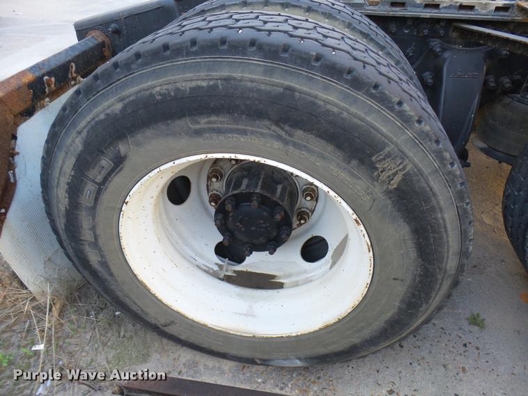 image for item DB2405 2005 Freightliner Century Class ST120 semi truck