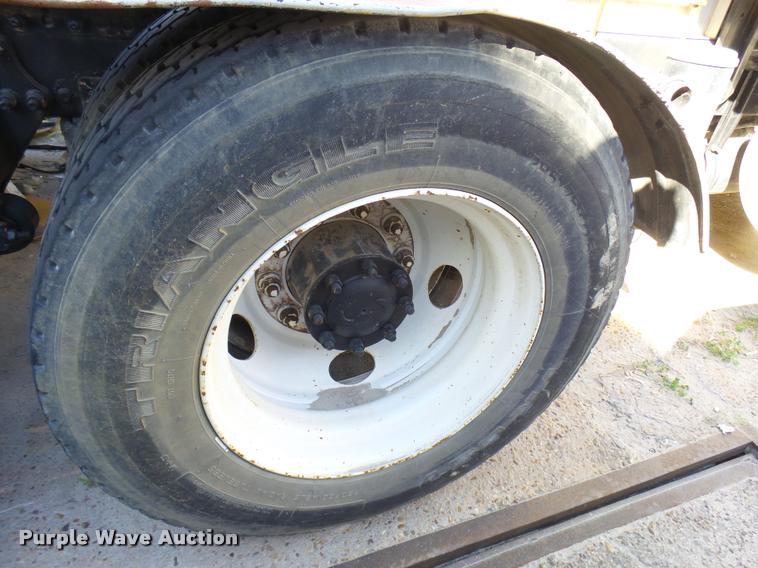 image for item DB2405 2005 Freightliner Century Class ST120 semi truck