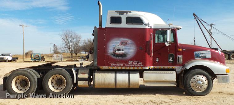 image for item DB4636 1996 International 9400 semi truck