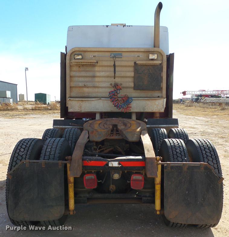 image for item DB4636 1996 International 9400 semi truck