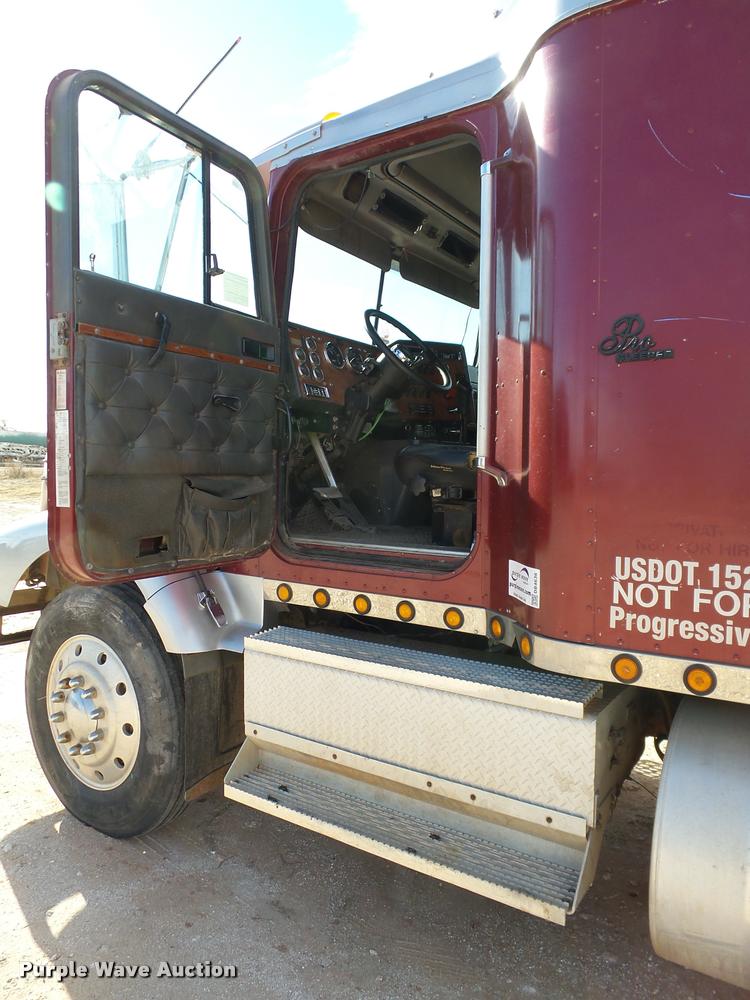 image for item DB4636 1996 International 9400 semi truck